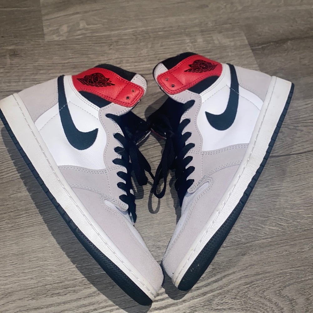 The Air Jordan 1 Retro High OG 'Light Smoke Grey'